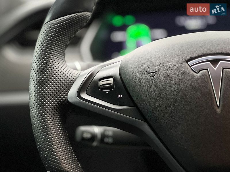 Лифтбек Tesla Model S 2018 в Львове