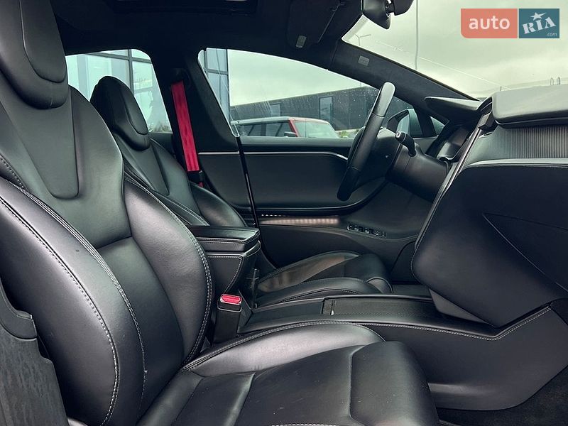 Лифтбек Tesla Model S 2018 в Львове