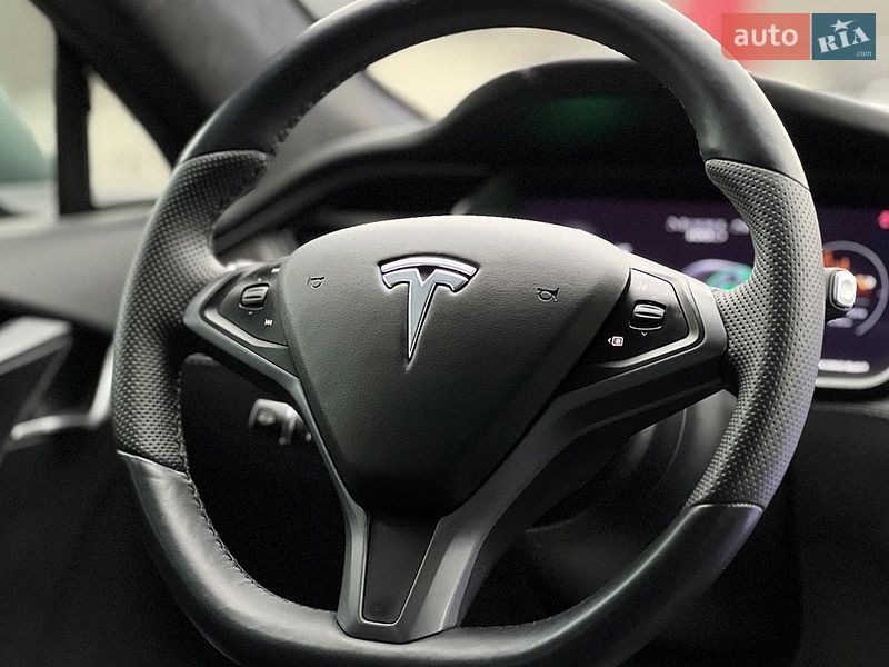 Лифтбек Tesla Model S 2018 в Львове