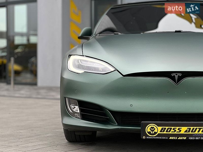 Лифтбек Tesla Model S 2018 в Львове