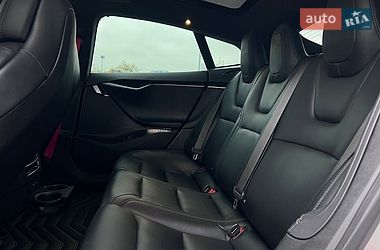 Лифтбек Tesla Model S 2018 в Львове