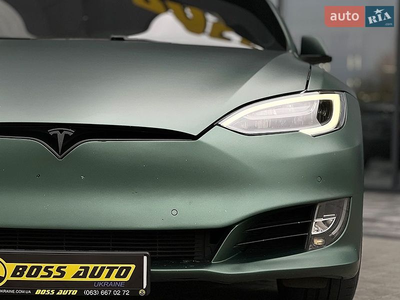 Лифтбек Tesla Model S 2018 в Львове