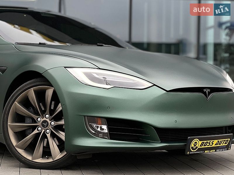 Лифтбек Tesla Model S 2018 в Львове