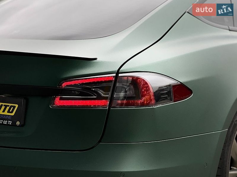 Лифтбек Tesla Model S 2018 в Львове