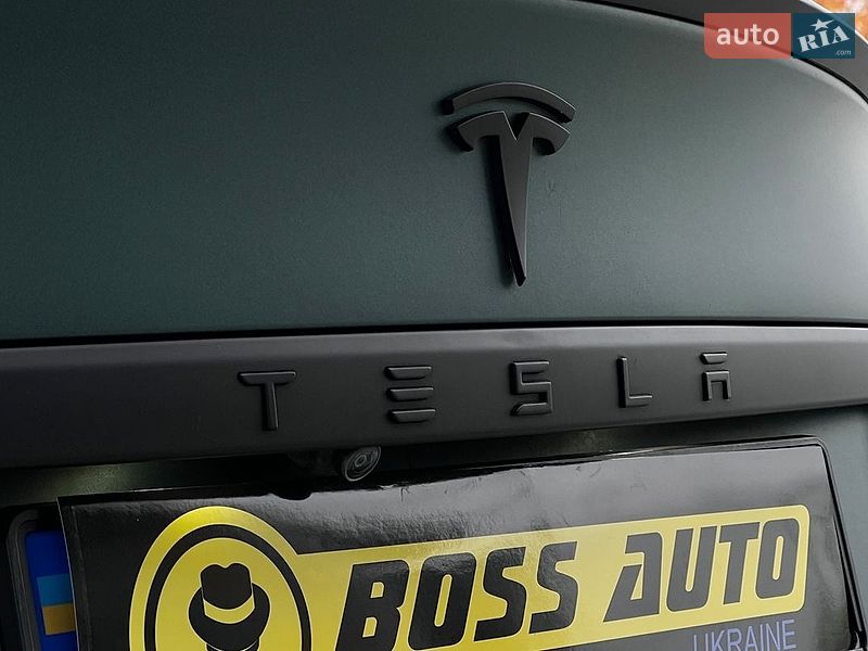 Лифтбек Tesla Model S 2018 в Львове