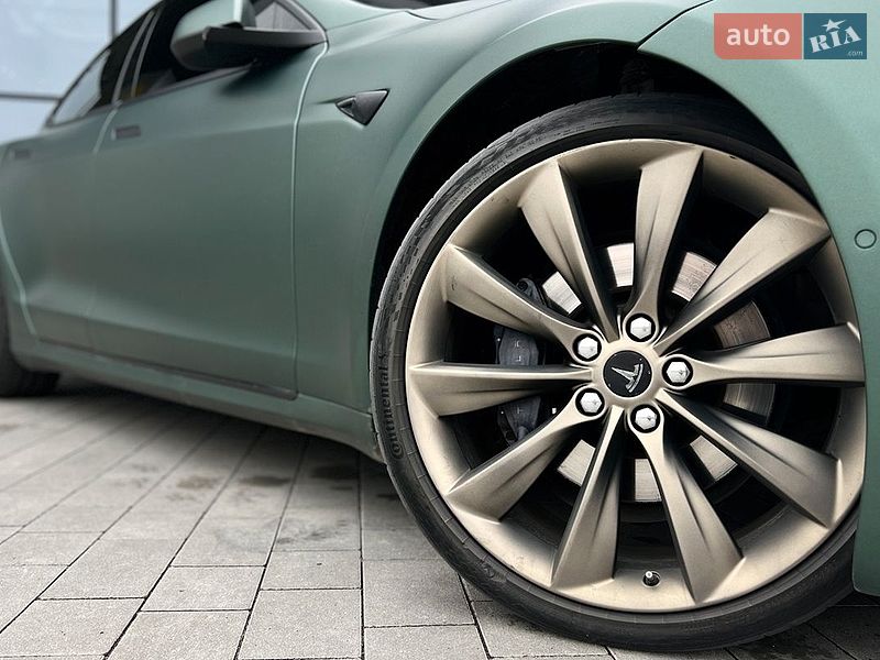 Лифтбек Tesla Model S 2018 в Львове