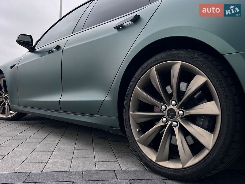 Лифтбек Tesla Model S 2018 в Львове