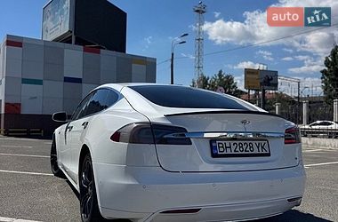 Tesla Model S 2015