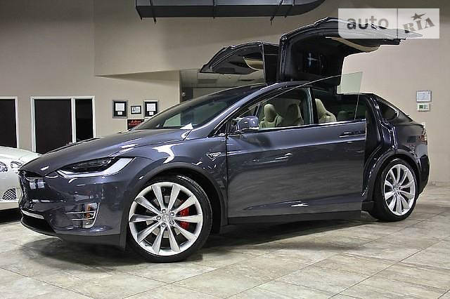 Tesla Model X 2017 года