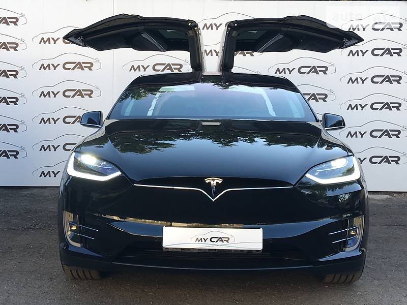 Tesla Model X 2017 року