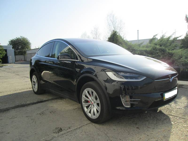 Tesla Model X 2016 года