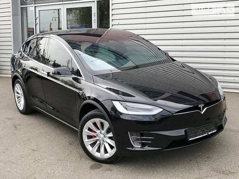 Tesla Model X 2017 года