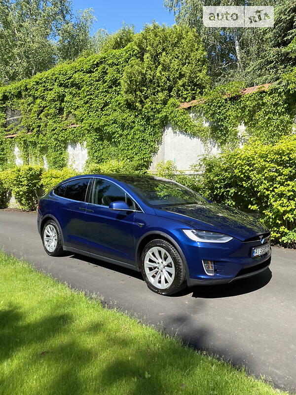 Хетчбек Tesla Model X