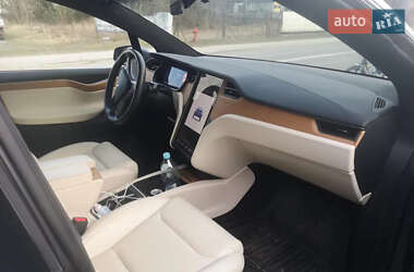 Tesla Model X  2020