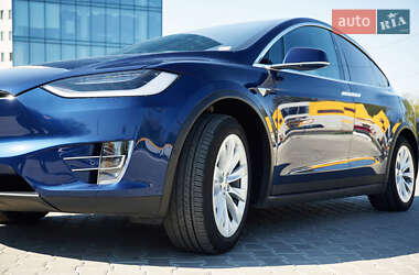 Tesla Model X  2020
