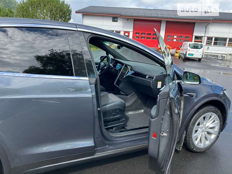 Внедорожник / Кроссовер Tesla Model X 2017 в Киеве