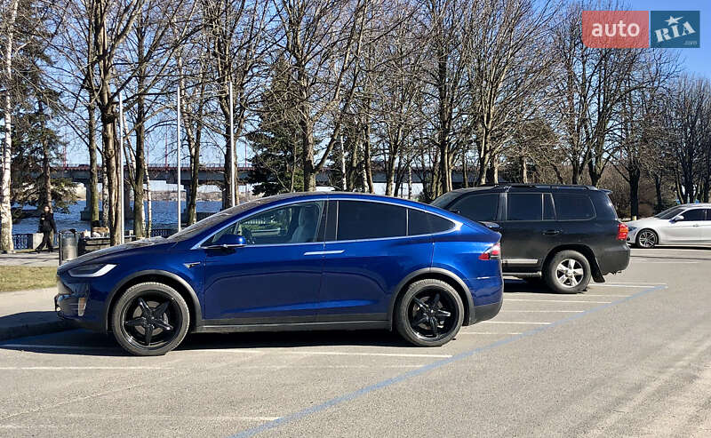 Позашляховик / Кросовер Tesla Model X 2017 в Дніпрі