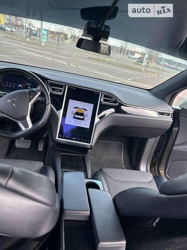 Позашляховик / Кросовер Tesla Model X 2016 в Києві