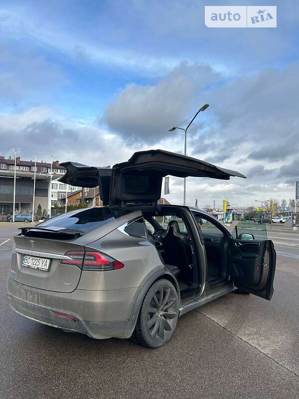 Позашляховик / Кросовер Tesla Model X 2016 в Києві