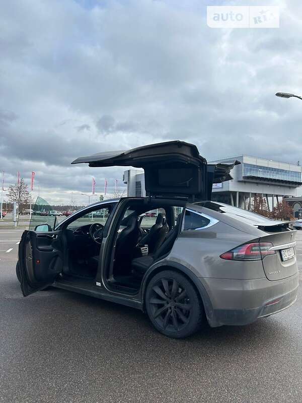 Позашляховик / Кросовер Tesla Model X 2016 в Києві
