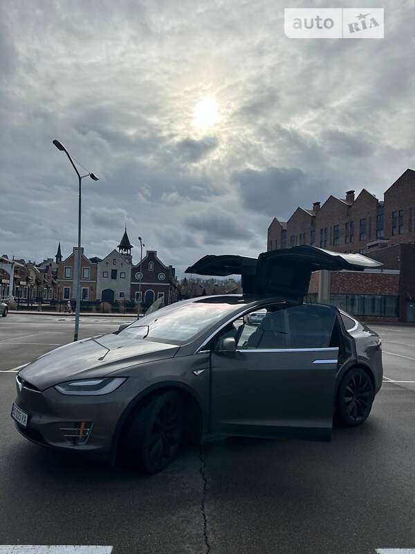 Позашляховик / Кросовер Tesla Model X 2016 в Києві
