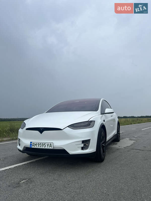 Легкові Tesla Model X