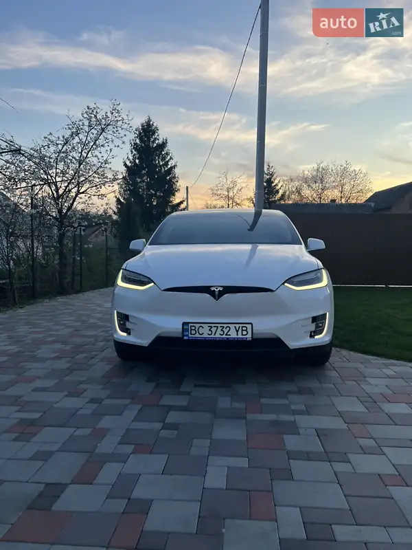 Tesla Model X 2020