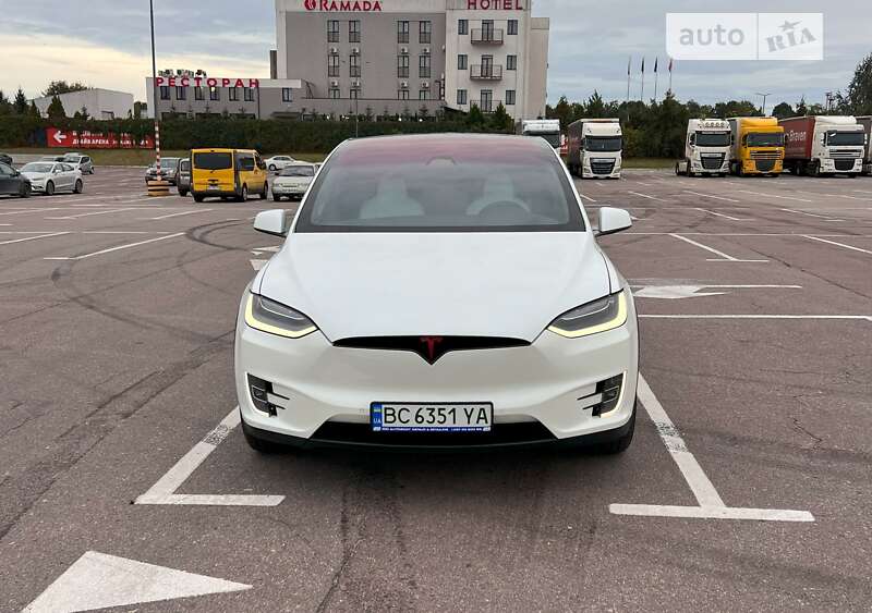 Легковые Tesla Model X