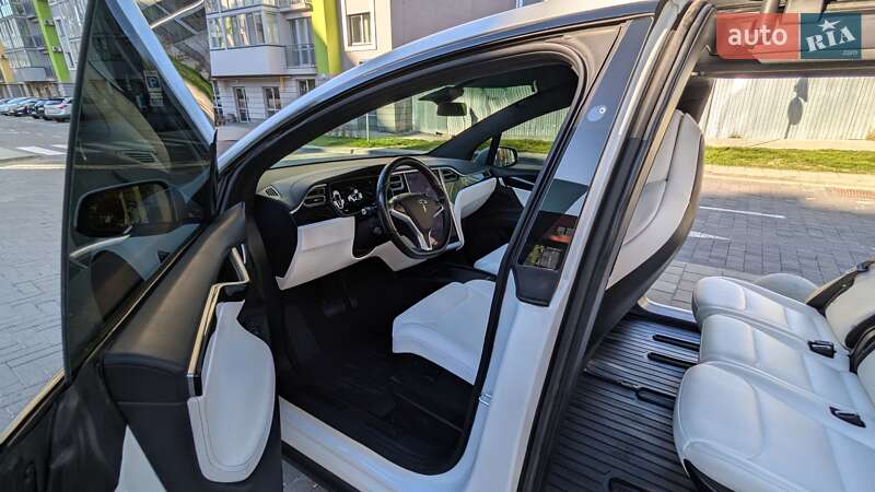 Внедорожник / Кроссовер Tesla Model X 2018 в Львове