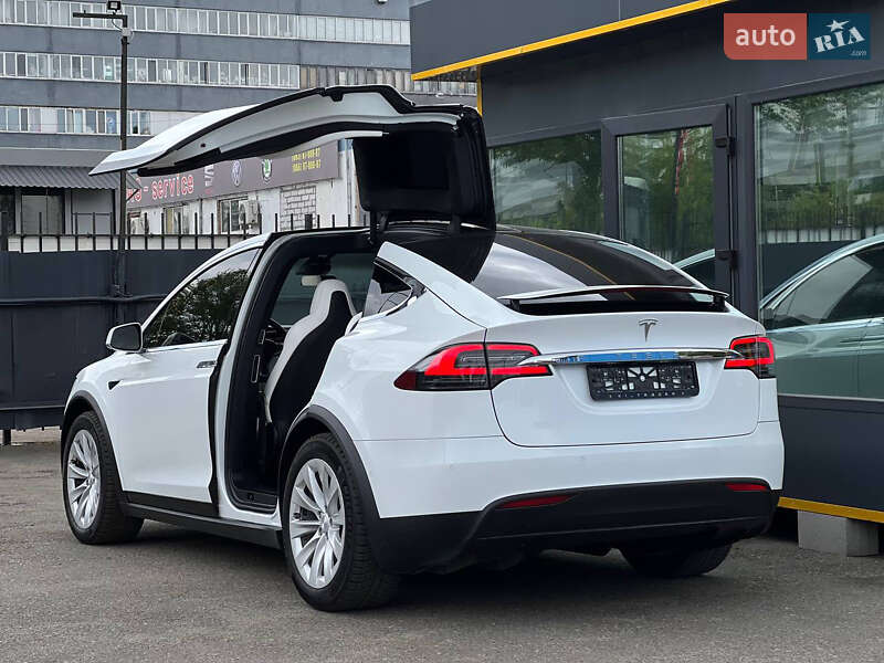 Позашляховик / Кросовер Tesla Model X 2018 в Києві