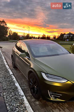 Tesla Model X  2020