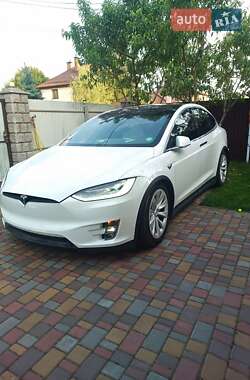 Tesla Model X  2020