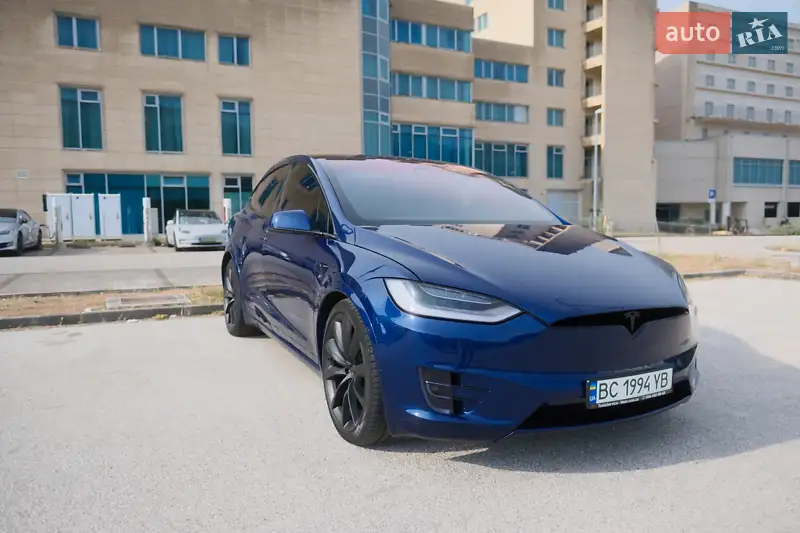 Tesla Model X 2019