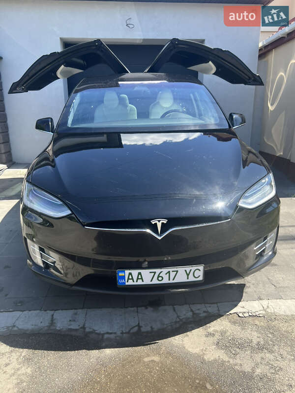 Tesla Model X 2019