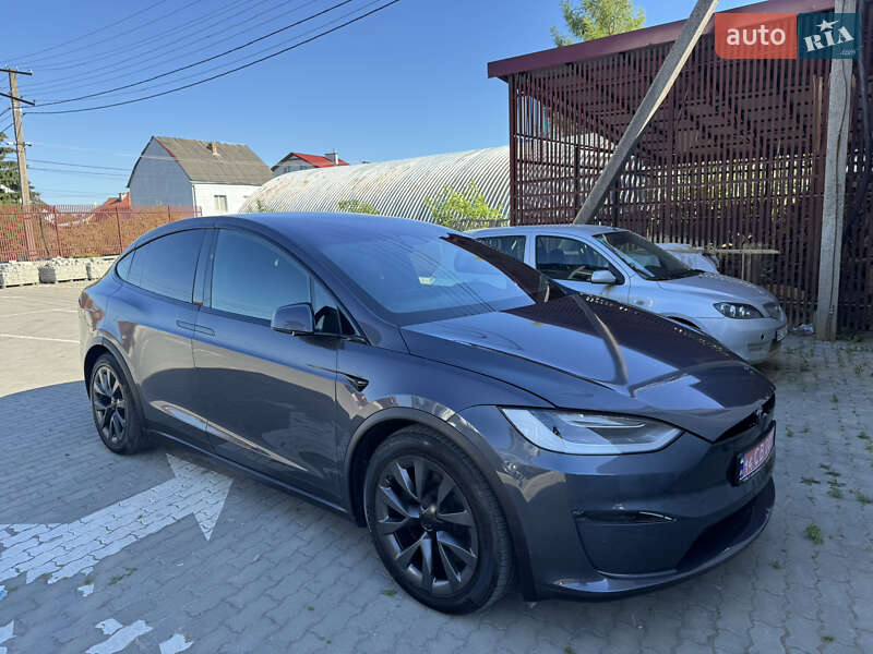 Tesla Model X 2022