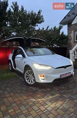 Tesla Model X  2020