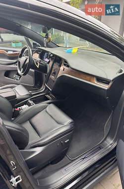 Tesla Model X  2020