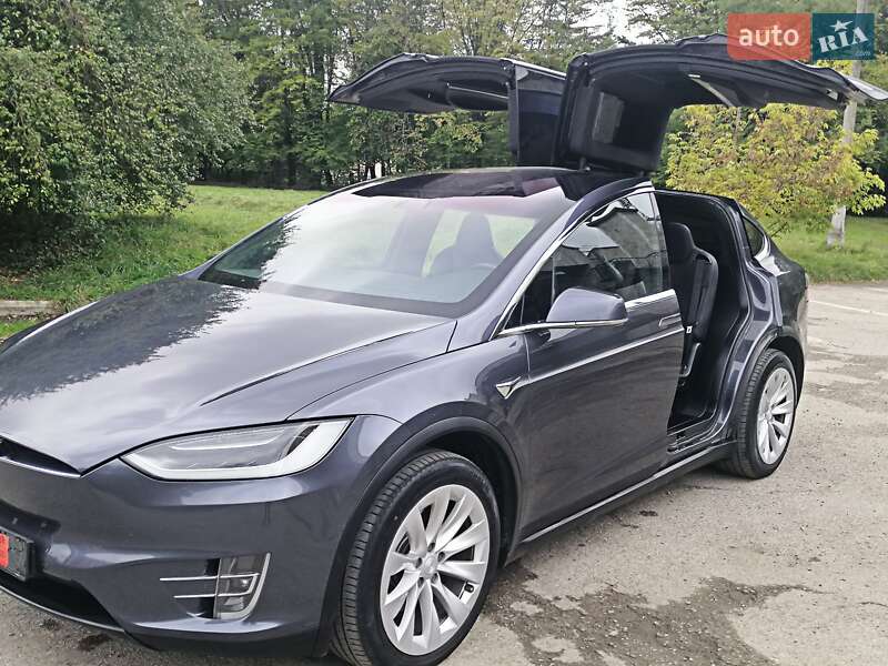 Позашляховик / Кросовер Tesla Model X 2017 в Івано-Франківську