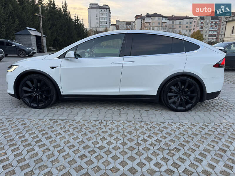 Tesla Model X 2019