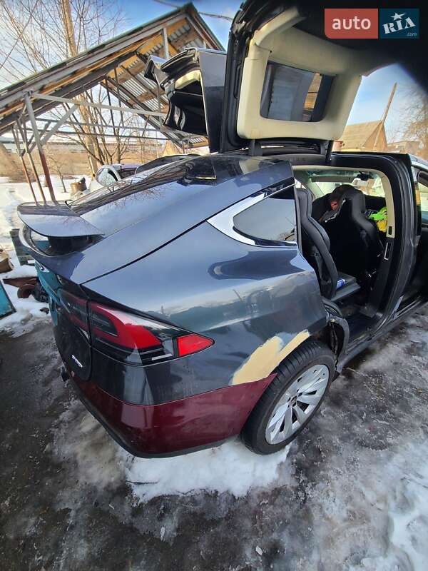 Позашляховик / Кросовер Tesla Model X 2016 в Черкасах фото 2 Позашляховик / Кросовер Tesla Model X 2016 в Черкасах