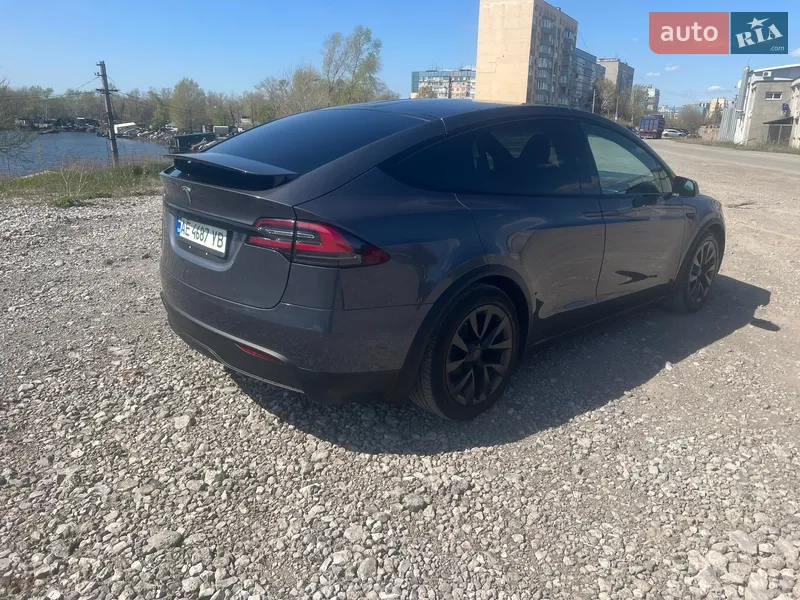 Tesla Model X 2021