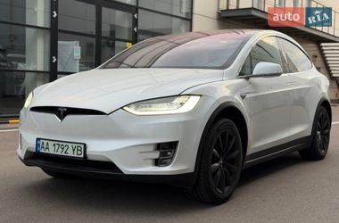 Tesla Model X  2020