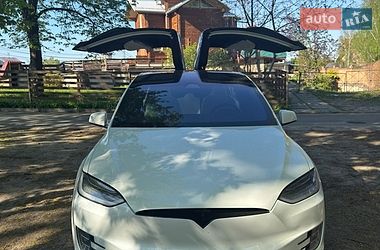 Tesla Model X  2020