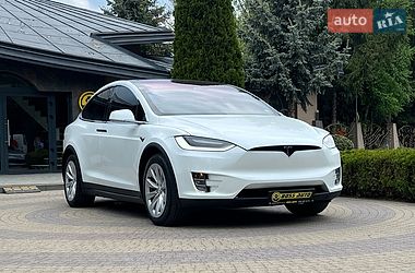 Tesla Model X  2020