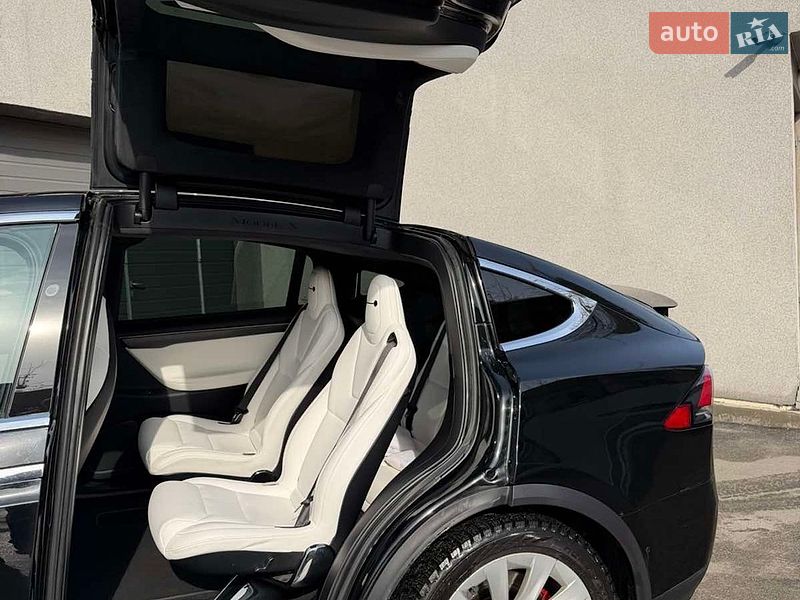 Позашляховик / Кросовер Tesla Model X 2018 в Києві