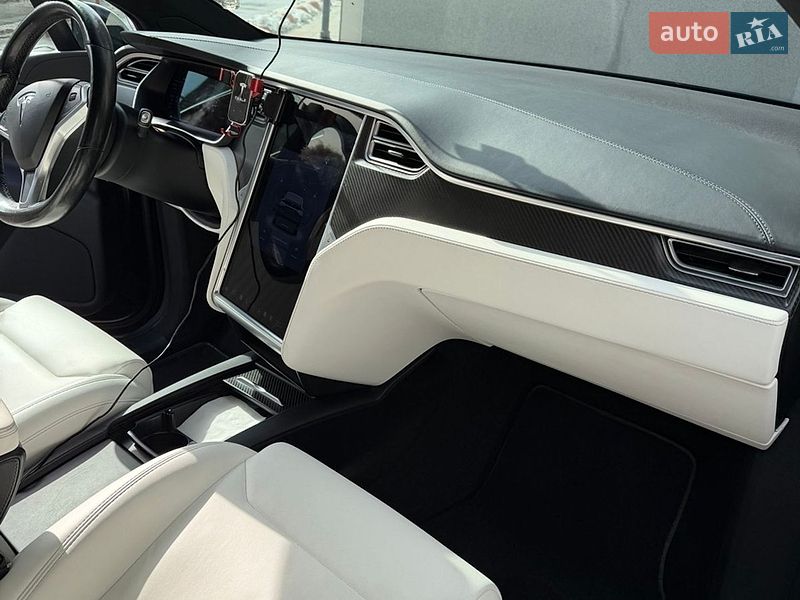 Позашляховик / Кросовер Tesla Model X 2018 в Києві