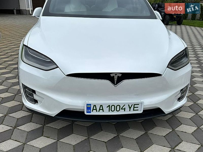 Внедорожник / Кроссовер Tesla Model X 2019 в Киеве