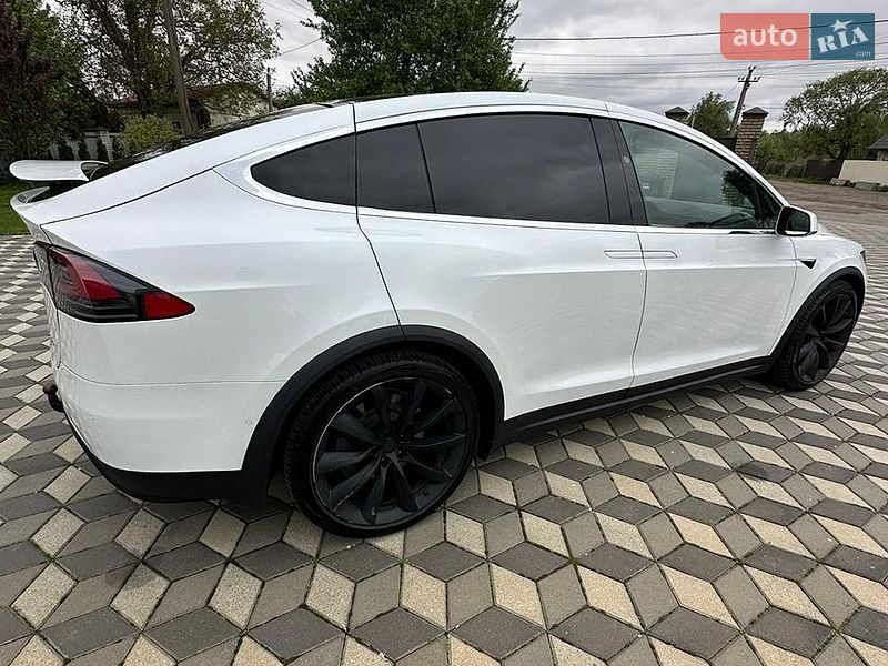 Внедорожник / Кроссовер Tesla Model X 2019 в Киеве
