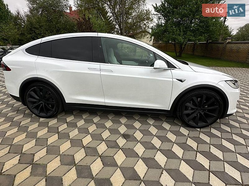Внедорожник / Кроссовер Tesla Model X 2019 в Киеве