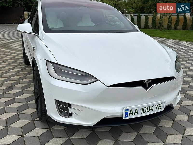 Внедорожник / Кроссовер Tesla Model X 2019 в Киеве